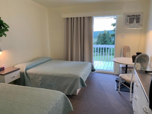 Auberge Motel Panorama image 10