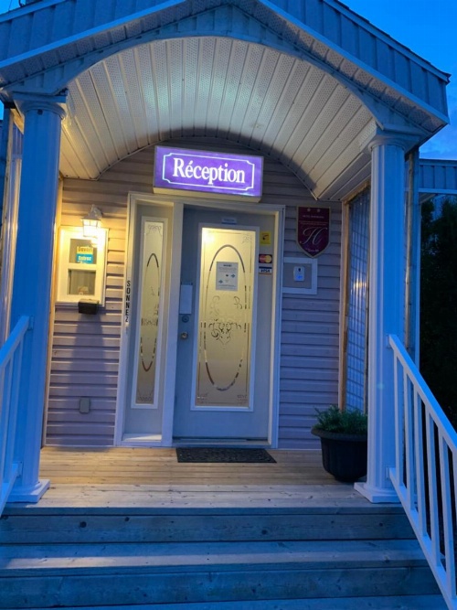 Auberge Motel Panorama image 27