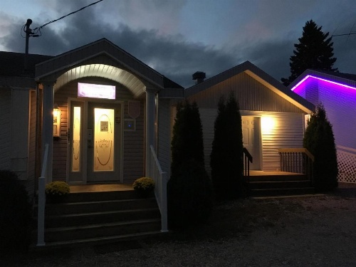 Auberge Motel Panorama image 44
