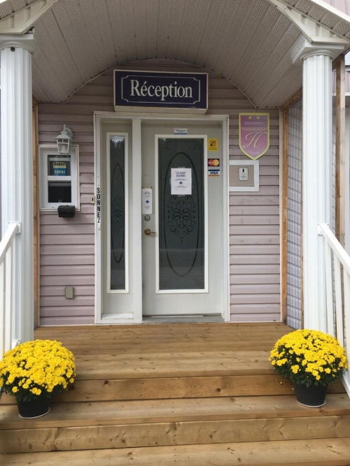 Auberge Motel Panorama image 6